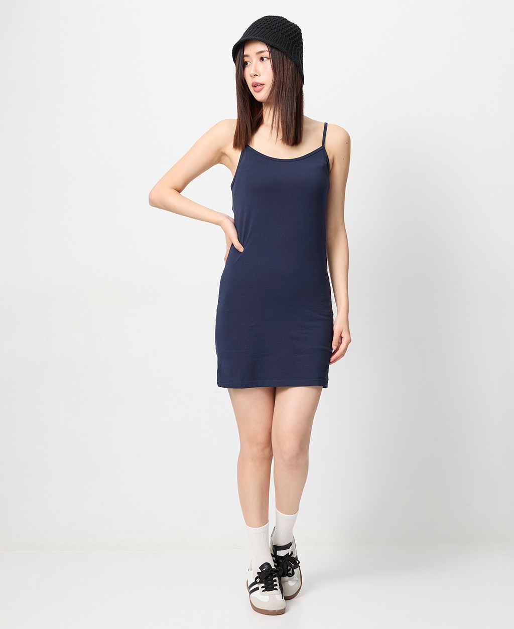 Ladies solid color spaghetti-shoulder long round neck vest